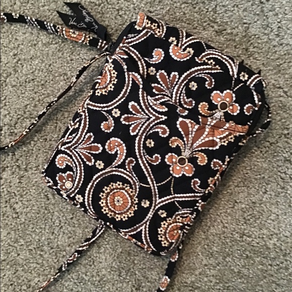 Treasure Trove of Vera Bradley. All 6 Bags +A Cookbook - Picture 9 of 16